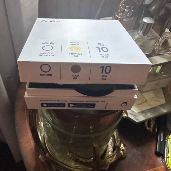 Brand New size 10 Oura Ring got for Christmas it’s too big. - Picture 2 of 2